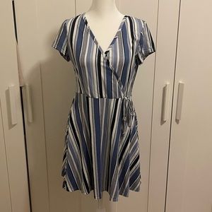 Discreet blue white stripe surplus dress